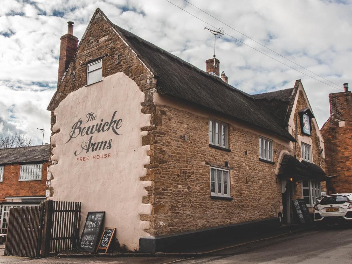 The Bewicke Arms Bed & Breakfast Hallaton Dış mekan fotoğraf